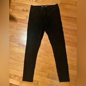 Old Navy High-Rise Super Skinny Jeans in Black
